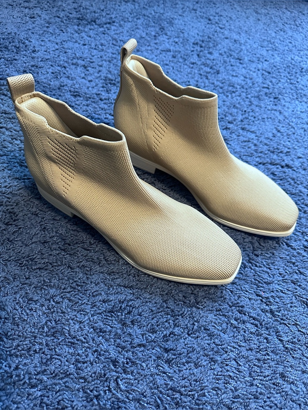 Vivaia  Beige Knit Ryan Ankle Chelsea  Boots - Slip 0n Size 8.5